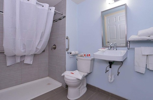 Rochester Hotel | Econo Lodge Rochester I-90 & I-390