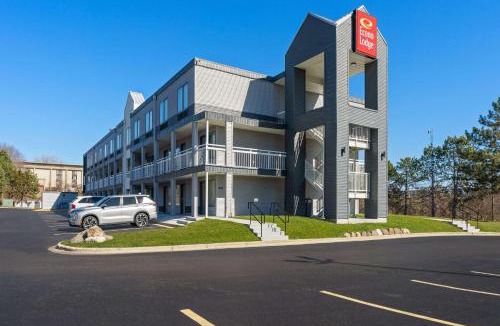 Rockford Cabin | Econo Lodge Rockford Casino Area