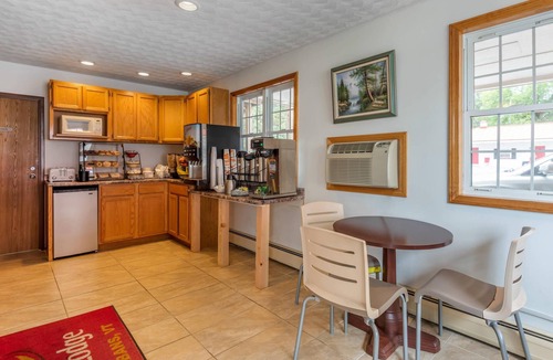St. Albans Hotel | Econo Lodge Saint Albans