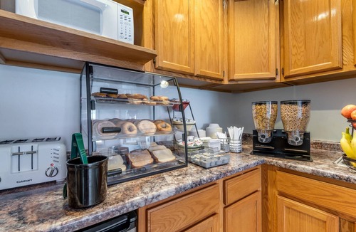 St. Albans Hotel | Econo Lodge Saint Albans