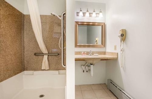 St. Albans Hotel | Econo Lodge Saint Albans
