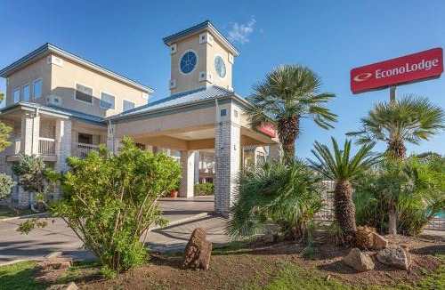 Harlandale Cabin | Econo Lodge San Antonio South