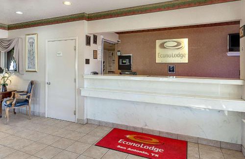 Harlandale Cabin | Econo Lodge San Antonio South