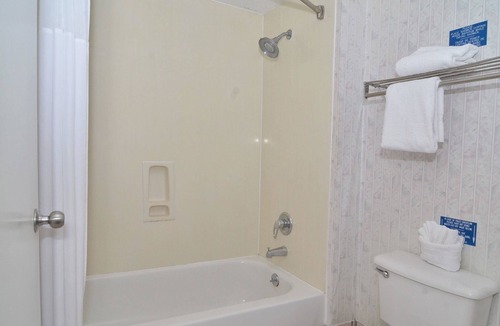 Harlandale Hotel | Econo Lodge San Antonio South