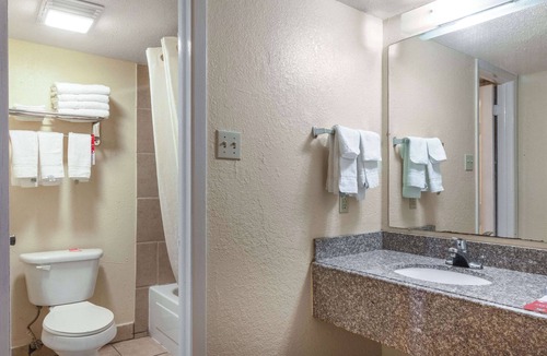 San Marcos Hotel | Econo Lodge San Marcos University Area