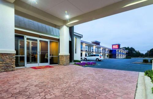 Selma Cabin | Econo Lodge Selma - Smithfield