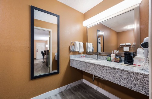 Selmer Hotel | Econo Lodge Selmer