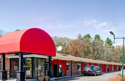 Sharon Cabin | Econo Lodge Sharon - Foxborough