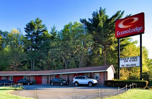 Sharon Cabin | Econo Lodge Sharon - Foxborough