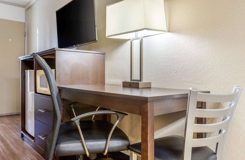 Joliet Hotel | Econo Lodge Shorewood