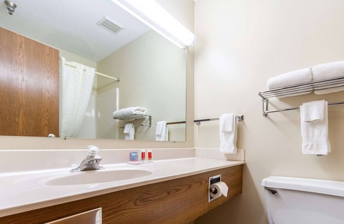 Sioux Center Hotel | Econo Lodge Sioux Center