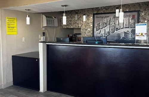 Spring Lake Cabin | Econo Lodge Spring Lake near Fort Bragg