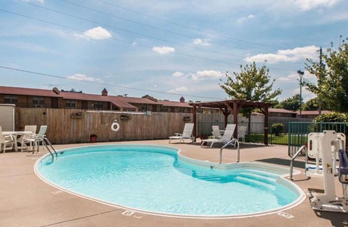 Springfield Cabin | Econo Lodge Springfield I-44