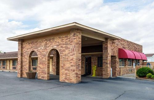Brinkley Hotel | Econo Lodge & Suites Brinkley