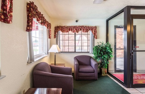 Brinkley Hotel | Econo Lodge & Suites Brinkley