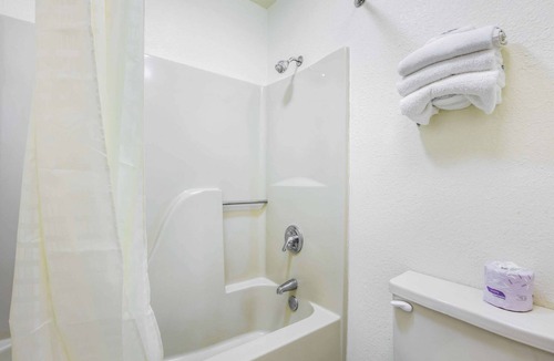 Brinkley Hotel | Econo Lodge & Suites Brinkley