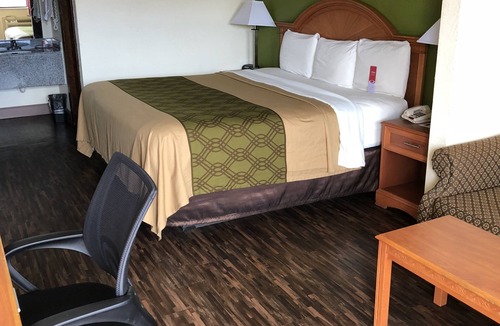 Brinkley Hotel | Econo Lodge & Suites Brinkley
