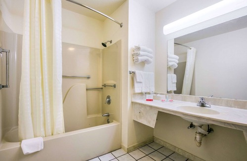 Brinkley Hotel | Econo Lodge & Suites Brinkley