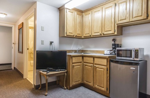 Saint John Hotel | Econo Lodge & Suites Saint John