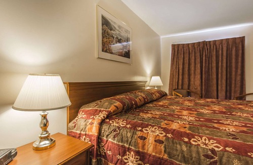 Saint John Hotel | Econo Lodge & Suites Saint John