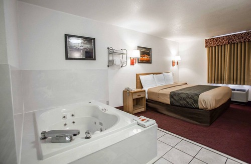 Sedalia Hotel | Econo Lodge Truman Inn