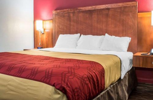 Brockport Cabin | Econo Lodge