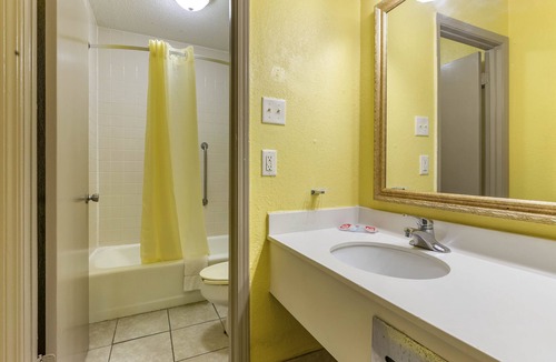 Douglas Hotel | Econo Lodge