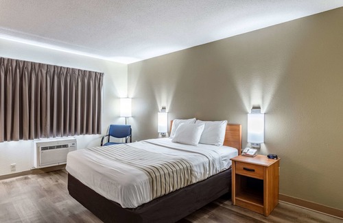 Ithaca Hotel | Econo Lodge