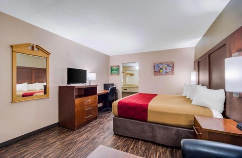 Walterboro Cabin | Econo Lodge