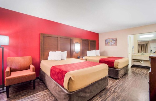 Walterboro Cabin | Econo Lodge