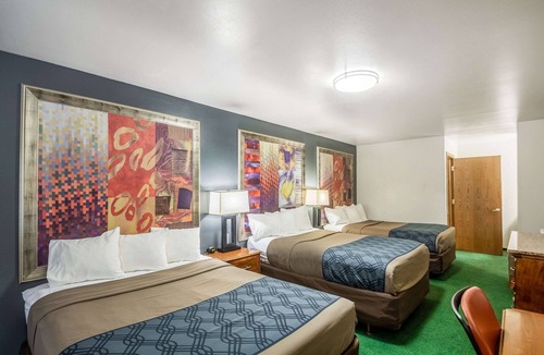 Waupaca Hotel | Econo Lodge