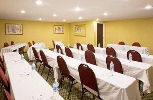 Wesley Chapel Cabin | Econo Lodge