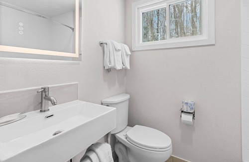 Westminster Hotel | Econo Lodge