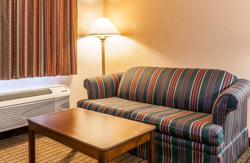 Vincennes Hotel | Econo Lodge Vincennes