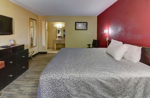 North Central Hotel | Econo Lodge Virginia Beach Town Center