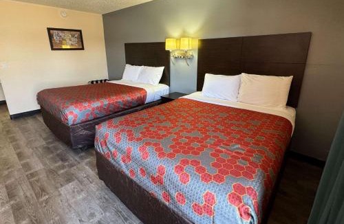Waite Park Cabin | Econo Lodge Waite Park - St Cloud