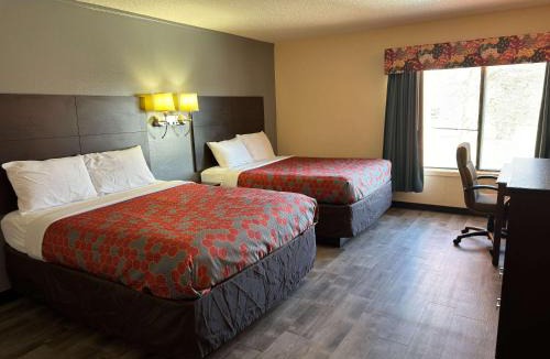 Waite Park Cabin | Econo Lodge Waite Park - St Cloud