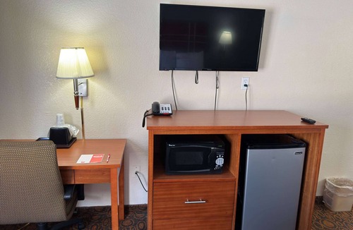 Waite Park Hotel | Econo Lodge Waite Park - St. Cloud