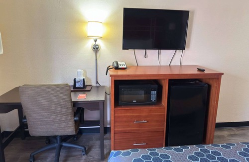 Waite Park Hotel | Econo Lodge Waite Park - St. Cloud