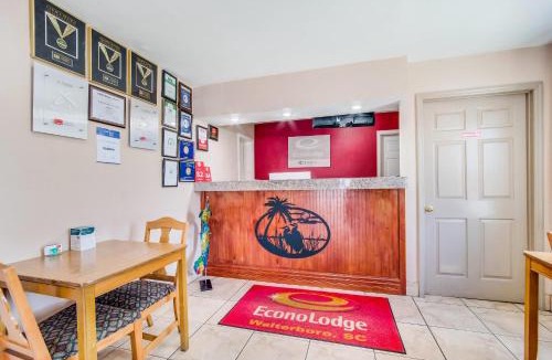 Walterboro Cabin | Econo Lodge Walterboro I-95