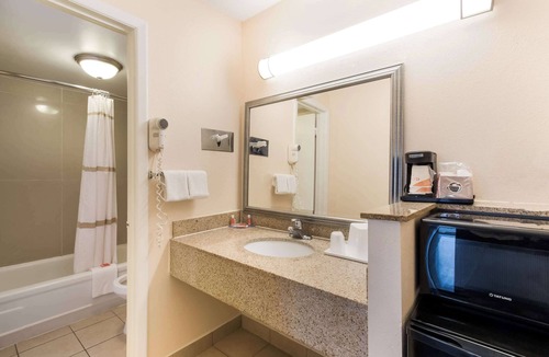 Washington Hotel | Econo Lodge Washington NC North