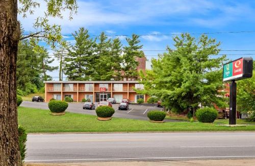 Waynesboro Cabin | Econo Lodge Waynesboro - Skyline Drive