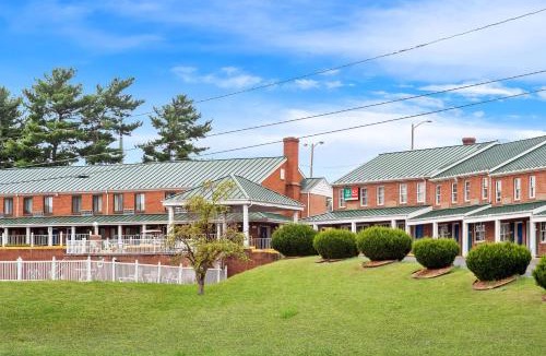 Waynesboro Cabin | Econo Lodge Waynesboro - Skyline Drive