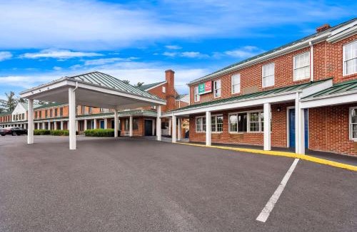 Waynesboro Cabin | Econo Lodge Waynesboro - Skyline Drive