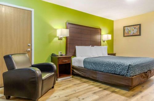 Northwest Heights Cabin | Econo Lodge West - Coors Blvd