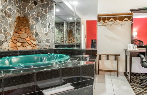 West Haven Hotel | Econo Lodge West Haven