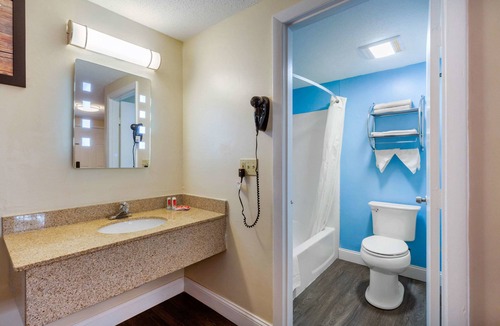 West Yarmouth Hotel | Econo Lodge West Yarmouth on Cape Cod