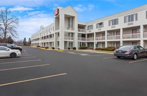 Willowbrook Cabin | Econo Lodge Willowbrook