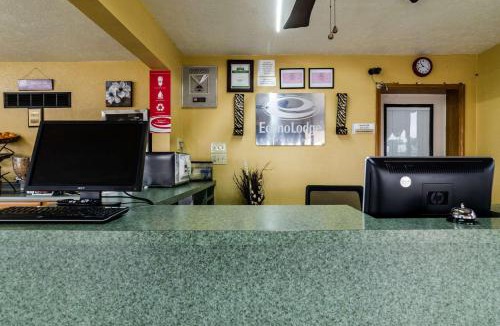 Winfield Cabin | Econo Lodge Winfield