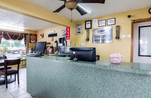 Winfield Cabin | Econo Lodge Winfield